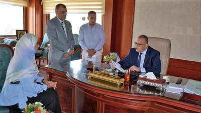 محافظ سوهاج يلتقي بـ 162 مواطنا لبحث شكواهم ومطالبهم 