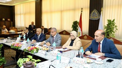 رئيس جامعة الزقازيق يرأس اجتماع لجنة المكتبات 