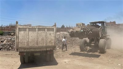 محافظة الجيزة ترفع إشغالات شارع حسين مهران بالمنيرة (صور)