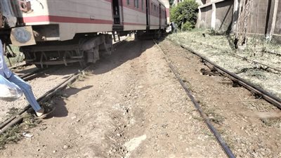 لحظة فصل عربة قطار منوف-بنها لرفع آثار الحادث (فيديو)