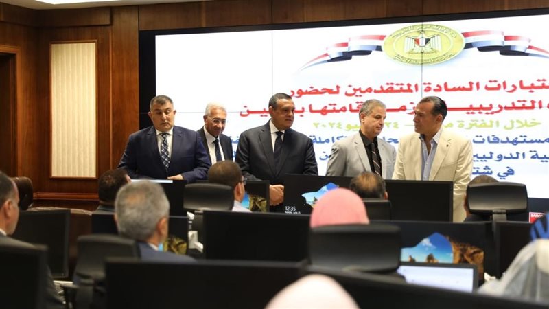 وزير التنمية المحلية،