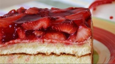 طريقة عمل كيكة الفراولة، سهلة وغير مكلفة 