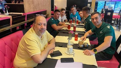 العطار يصطحب طاقم الحكام الإسباني لجولة بالأهرامات بعد إلغاء القمة 128