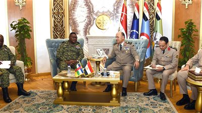 الفريق أسامة عسكر يلتقى رئيس أركان القوات المسلحة بأفريقيا الوسطى (فيديو)