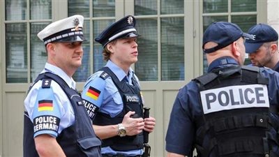 الشرطة الألمانية تقتل رجلا هاجم 3 من أفرادها بسكين