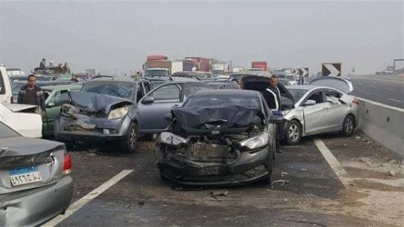 تصادم سيارات بطريق