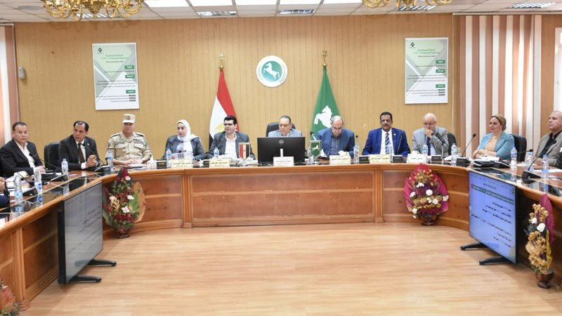 المحافظ يترأس اجتماع