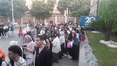 طلاب الثانوية العامة يتوافدون على مكتبة الإسكندرية للمذاكرة (فيديو)