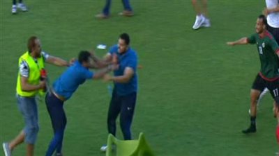 اشتباكات عنيفة بعد مباراة حرس الحدود وسبورتنج  (صور)