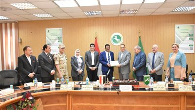 محافظ الشرقية يكرم وكيل وزارة التضامن والسكرتير العام