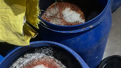 ضبط طن ونصف مخلل فاسد قبل بيعه للمواطنين في الإسماعيلية (صور)