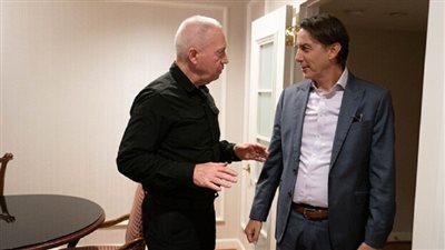 أنت مجرم حرب ويجب اعتقالك، نشطاء يهاجمون جالانت أمام مبنى الكونجرس الأمريكي (فيديو)