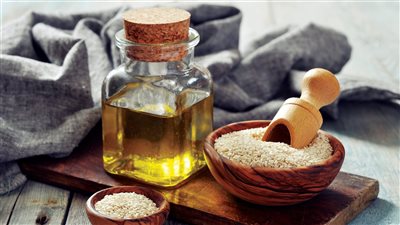 فوائد زيت السمسم، لصحة المفاصل وجمال بشرتك وشعرك