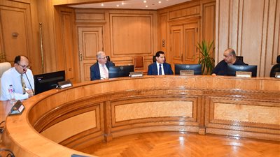 قنديل يترأس اجتماع مجلس إدارة نادي جامعة حلوان لمناقشة خطط التطوير