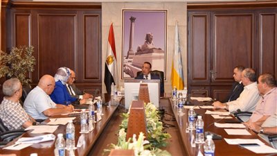 محافظ الإسكندرية يناقش أعضاء اللجنة الدائمة لحصر المباني والمنشآت ذات الطراز المعماري المتميز