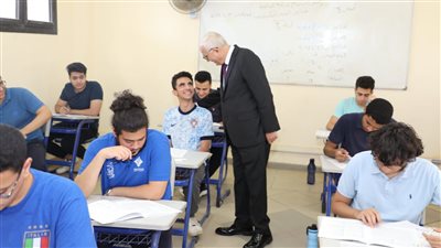 طلاب الثانوية العامة 2024 يؤدون امتحاني الفيزياء والتاريخ غدًا 