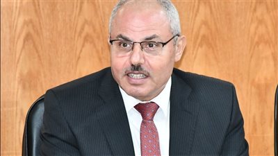 رئيس جامعة القناة يُسلم شهادات اجتياز البرنامج التدريبي المؤهل لشغل الوظائف القيادية 