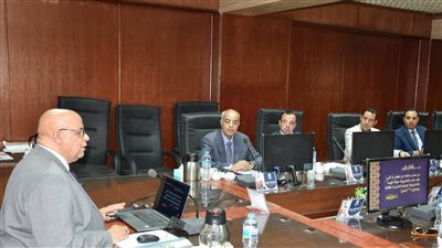 مجلس جامعة الأقصر يوافق على الاشتراك في مشروع وثيقة التأمين الشامل على حياة الطلاب