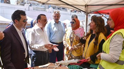 محافظ الإسكندرية يفتتح معرض الأسر المنتجة بشاطئ البوريفاج (صور)