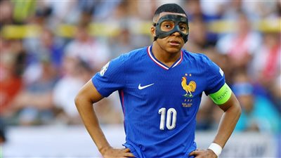 ديشامب يحسم الجدل حول سحب شارة قيادة منتخب فرنسا من مبابي 