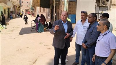 نائب محافظ الجيزة يتفقد أعمال تركيب بلاط الانترلوك بقرية شنباري بأوسيم (صور)