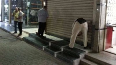 مع اقتراب تطبيقه، غلق المحلات الساعة 10 مساءً يثير الجدل، والنشطاء: كدا كتير كفاية 