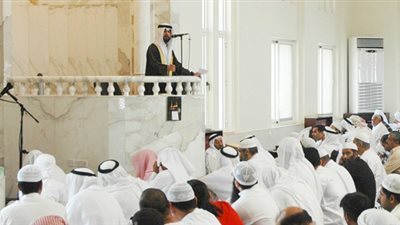 الإمارات تقلص مدة خطبة الجمعة بسبب ارتفاع درجات الحرارة