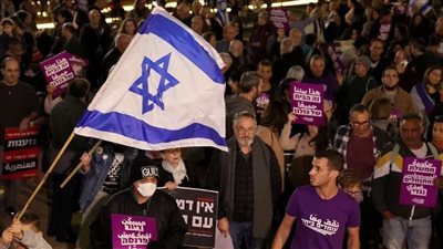 الأمن يغلق طريقا يوصل لمنزل نتنياهو بسبب المظاهرات