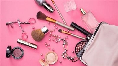 نصائح مهمة للحفاظ على أدوات المكياج في الطقس الحار 
