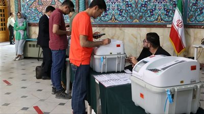 الإيرانيون يترقبون فتح صناديق الاقتراع لانتخاب رئيسهم الجديد