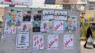 بيزشكيان وجليلي.. المحافظون والإصلاحيون وجها لوجه.. إيران تخوض جولة الإعادة بالانتخابات الرئاسية.. وانقسام أنصار المرشحين السابقين يشعل السباق الانتخابي