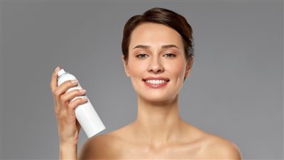 نصائح تساعدك في تثبيت المكياج خلال الصيف