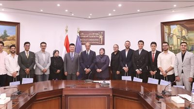 وزير الاتصالات يكرم الشباب الفائزين بمسابقة هواوي العالمية للتكنولوجيا