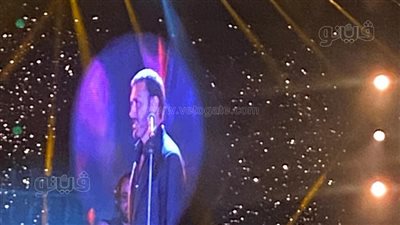 بعد غياب عامين، كاظم الساهر يشعل حفله في القاهرة الجديدة بـ زيديني عشقا (صور)