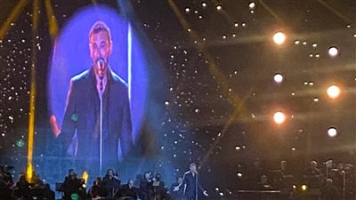 أخبار الفن اليوم: كاظم الساهر يشعل حفله في القاهرة الجديدة بـ زيديني عشقا.. ومفيدة شيحة تحتفل بعقد قران ابنتها بالقلعة