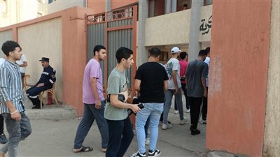 بدء دخول طلاب الثانوية للجان لأداء امتحاني الفيزياء والتاريخ بالقليوبية (صور)