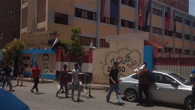 التاريخ زي الفل والفيزياء طويلة، آراء طلاب الثانوية العامة في الامتحانات بأسيوط (بث مباشر)