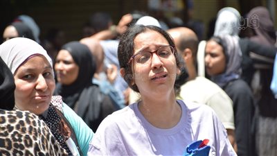 15 صورة ترصد بكاء طلاب الثانوية العامة بعد امتحان الفيزياء في الجيزة