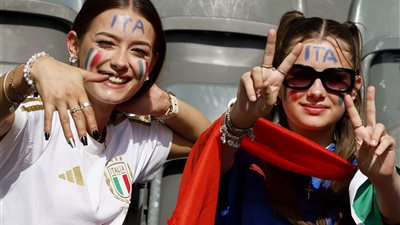 يورو 2024، جماهير إيطاليا وسويسرا بالأعلام والنظارات أمام الملعب الأولمبي ببرلين (صور)