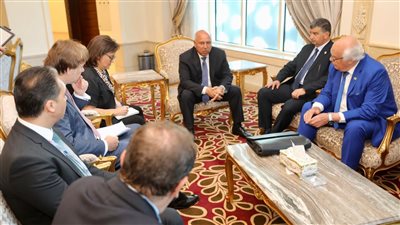 وزير النقل يناقش مشروع تطوير محطة تحيا مصر بميناء دمياط 