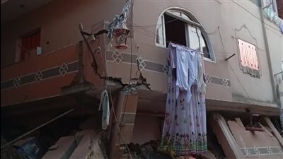 تفاصيل انهيار طابق بعقار بالدقهلية، وقرار رسمي بإزالة المنزل حتى سطح الأرض (صور)