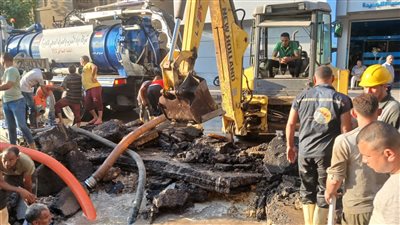 محافظ الجيزة يتفقد أعمال إصلاح كسر مفاجئ بخط مياه بالدقي (فيديو وصور)