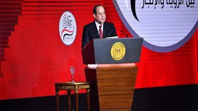 السيسي يوجه التحية لشعب مصر وجيشها وشرطتها والأيادي العاملة في جميع الميادين