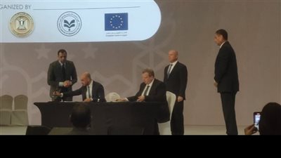 النقل توقع اتفاقية تعاون مع شركة إيطالية لإطلاق خدمة القطار السياحي الفاخر 