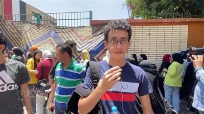 طالب بالثانوية في الجيزة: امتحان الفيزياء في مستوى الطالب المتوسط لكن به أسئلة خطأ (فيديو)