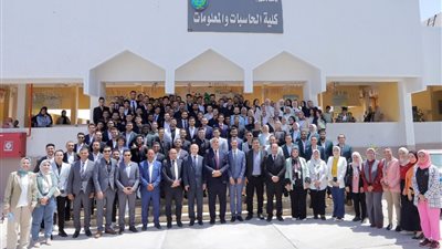 طلاب حاسبات دمنهور يقدمون مشروعات تخرج الدفعة الثانية 