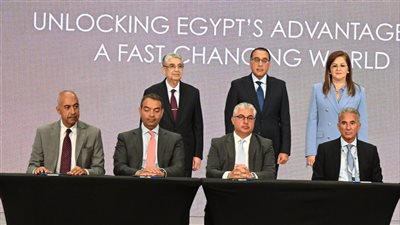 بتكلفة 33 مليار دولار، مدبولي يشهد توقيع 4 اتفاقيات في مجال الأمونيا الخضراء 