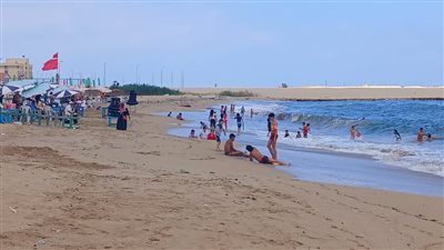 محافظة الإسكندرية تحذر المصطافين من ارتفاع الأمواج وسرعة الرياح 