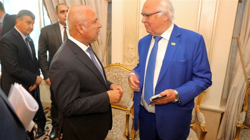 وزير النقل مع وفد