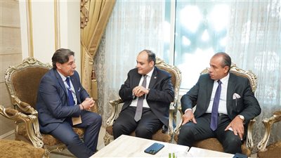 وزير الصناعة يبحث مع مسؤولي عدد من الشركات العالمية خططها لدخول السوق المصري